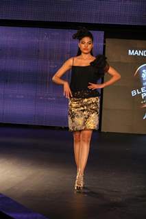 Malaika Arora Khan and Amrita Arora walk the ramp for Mandira Wirk at the Blenders Pride Fashion Tour 2011