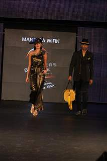 Malaika Arora Khan and Amrita Arora walk the ramp for Mandira Wirk at the Blenders Pride Fashion Tour 2011