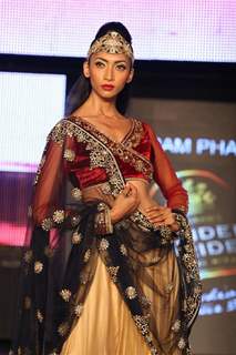 Dia Mirza walks the ramp for designer Vikram Phadnis at the Blenders Pride Fashion Tour 2011 finale