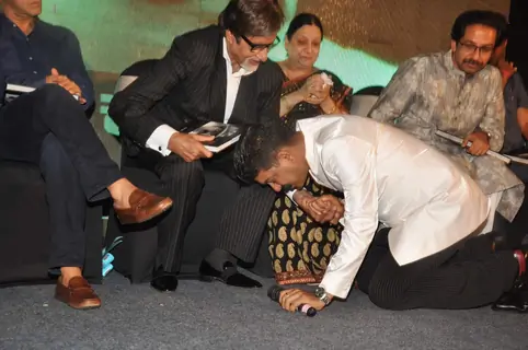 Megastar Amitabh Bachchan unveils Nitin Desai's book at his 25th year celebrations at JW Marriott in Mumbai. .
