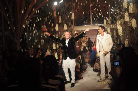 Rohit Bal with Arjun Rampal at the opening of Lakmashion Week Winter/Festive 2011. .