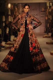 Model displaying designer Rohit Bal's collection at Lakmashion Week Winter/Festive 2011. .