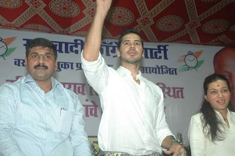 Dino Morea at Sachin Ahir's Dahi Handi at Worli. .