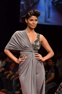 Model display the designer Archana Kochhar's collection during the first day of Lakme fashion week winter/festive 2011, in Mumbai. .