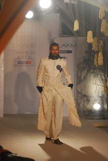 Arjun Rampal walks the ramp for Rohit Bal at Lakme Fashion Week 2011 launch