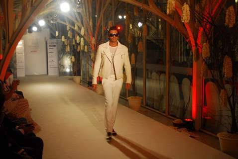 Arjun Rampal walks the ramp for Rohit Bal at Lakme Fashion Week 2011 launch