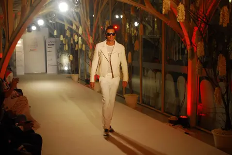 Arjun Rampal walks the ramp for Rohit Bal at Lakme Fashion Week 2011 launch