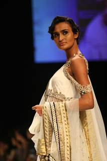Payal Singhal’s Bridal Fantasy Collection Dazzled At Lakmé Fashion Week Winter/Festive 2011