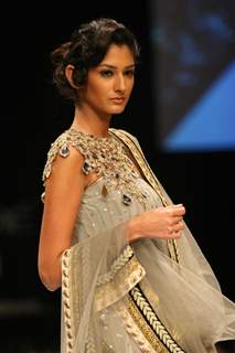 Payal Singhal’s Bridal Fantasy Collection Dazzled At Lakmé Fashion Week Winter/Festive 2011