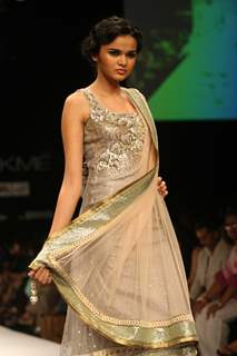 Payal Singhal’s Bridal Fantasy Collection Dazzled At Lakmé Fashion Week Winter/Festive 2011