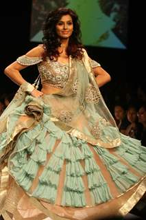 Payal Singhal’s Bridal Fantasy Collection Dazzled At Lakmé Fashion Week Winter/Festive 2011