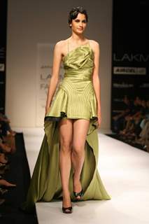 Jatin Varma Recreated The Splendour Of Red Carpet Creations At The Lakmé Fashion Week WinterFestive 2011 Show