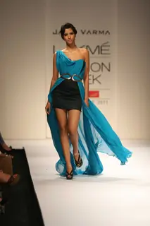 Jatin Varma Recreated The Splendour Of Red Carpet Creations At The Lakmé Fashion Week WinterFestive 2011 Show