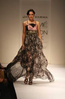 Jatin Varma Recreated The Splendour Of Red Carpet Creations At The Lakmé Fashion Week WinterFestive 2011 Show