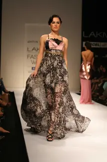 Jatin Varma Recreated The Splendour Of Red Carpet Creations At The Lakmé Fashion Week WinterFestive 2011 Show