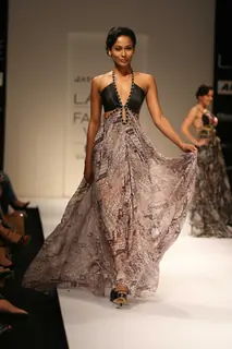 Jatin Varma Recreated The Splendour Of Red Carpet Creations At The Lakmé Fashion Week WinterFestive 2011 Show
