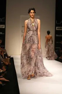 Jatin Varma Recreated The Splendour Of Red Carpet Creations At The Lakmé Fashion Week WinterFestive 2011 Show