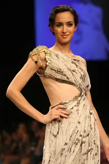 Jatin Varma Recreated The Splendour Of Red Carpet Creations At The Lakmé Fashion Week WinterFestive 2011 Show