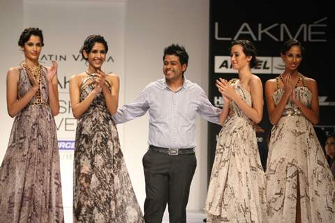 Jatin Varma Recreated The Splendour Of Red Carpet Creations At The Lakmé Fashion Week WinterFestive 2011 Show