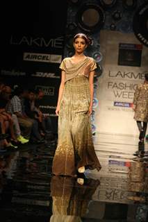 Aircel Presented J J Valaya’s Sensational Regal Tasveer Couture Collection That Ended The First Day And Entralled The Audience At Lakmé Fashion Week Winter/Festive 2011