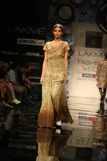 Aircel Presented J J Valaya’s Sensational Regal Tasveer Couture Collection That Ended The First Day And Entralled The Audience At Lakmé Fashion Week Winter/Festive 2011