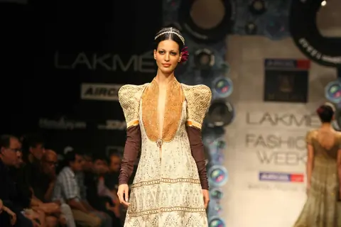 Aircel Presented J J Valaya’s Sensational Regal Tasveer Couture Collection That Ended The First Day And Entralled The Audience At Lakmé Fashion Week Winter/Festive 2011