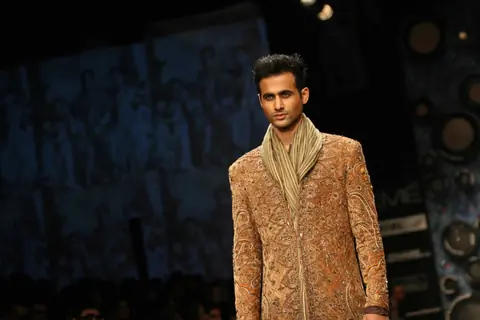 Aircel Presented J J Valaya’s Sensational Regal Tasveer Couture Collection That Ended The First Day And Entralled The Audience At Lakmé Fashion Week Winter/Festive 2011