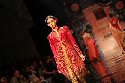 Aircel Presented J J Valaya’s Sensational Regal Tasveer Couture Collection That Ended The First Day And Entralled The Audience At Lakmé Fashion Week Winter/Festive 2011