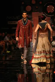 Aircel Presented J J Valaya’s Sensational Regal Tasveer Couture Collection That Ended The First Day And Entralled The Audience At Lakmé Fashion Week Winter/Festive 2011