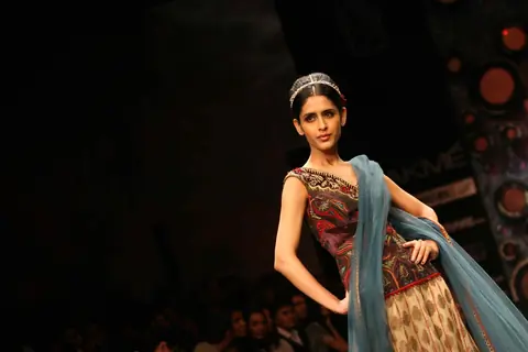 Aircel Presented J J Valaya’s Sensational Regal Tasveer Couture Collection That Ended The First Day And Entralled The Audience At Lakmé Fashion Week Winter/Festive 2011