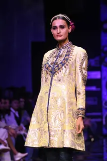 Aircel Presented J J Valaya’s Sensational Regal Tasveer Couture Collection That Ended The First Day And Entralled The Audience At Lakmé Fashion Week Winter/Festive 2011