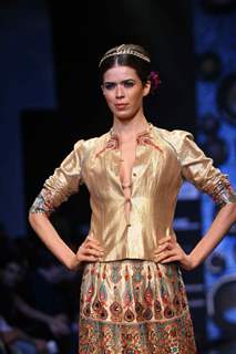 Aircel Presented J J Valaya’s Sensational Regal Tasveer Couture Collection That Ended The First Day And Entralled The Audience At Lakmé Fashion Week Winter/Festive 2011