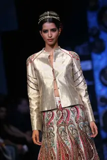 Aircel Presented J J Valaya’s Sensational Regal Tasveer Couture Collection That Ended The First Day And Entralled The Audience At Lakmé Fashion Week Winter/Festive 2011