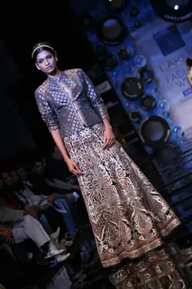 Aircel Presented J J Valaya’s Sensational Regal Tasveer Couture Collection That Ended The First Day And Entralled The Audience At Lakmé Fashion Week Winter/Festive 2011