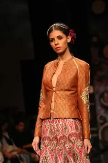 Aircel Presented J J Valaya’s Sensational Regal Tasveer Couture Collection That Ended The First Day And Entralled The Audience At Lakmé Fashion Week Winter/Festive 2011