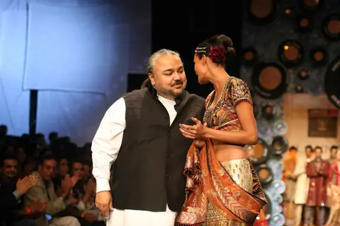 Aircel Presented J J Valaya’s Sensational Regal Tasveer Couture Collection That Ended The First Day And Entralled The Audience At Lakmé Fashion Week Winter/Festive 2011