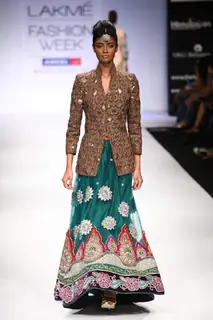Model walk on the ramp for designer Parvesh Jai and Payal Kapoor at Lakme Fashion Week 2011 Day 2, in Mumbai