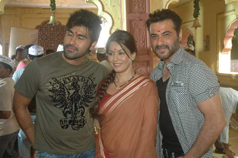 Mahima, Arya Babbar and Sanjay Kapoor at a shoot for film Mumbhai the Gangsters to support Anna Haza