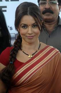 Mahima Chaudhry at a shoot for film Mumbhai the Gangsters to support Anna Hazare at Kamalistan