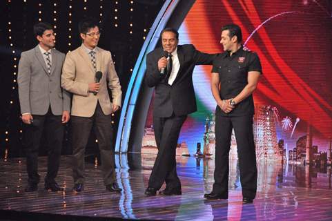 Dharmendra and Salman Khan promotes Bodyguard on the sets of