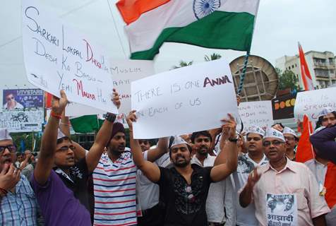 TV Stars support Anna Hazare at Juhu