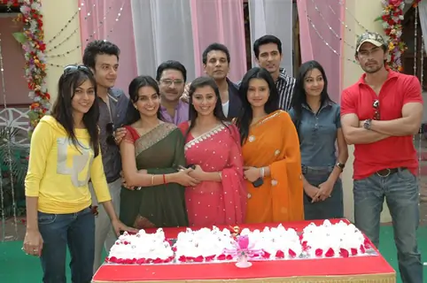 Cast of Woh Rehne Waali Mehlon Ki