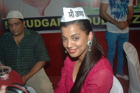 Mugdha Godse at Iftar party hosted by Babloo Aziz at Sanatacruz