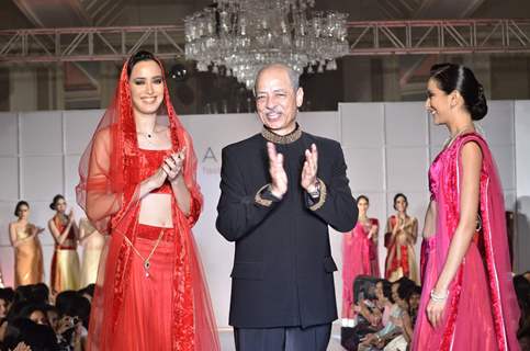 Leading model at Avon Jewellery Fashion Show at Trident