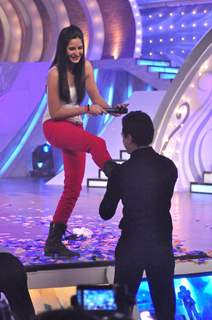 Katrina Kaif and Imran Khan on the sets of Just Dance to promote Mere Brother Ki Dulhan