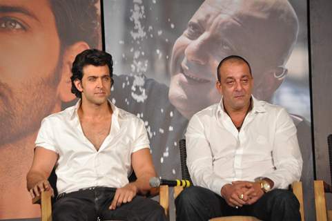 Hrithik with Sanjay Dutt at 'Agneepath' trailer launch event at JW.Mariott