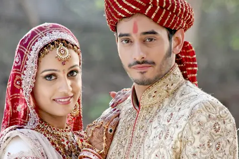 Esha Kansara with Siddharth Arora in Mukti Bandhan