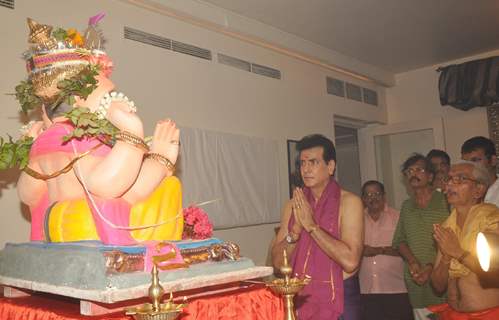 Jeetendra paying devote to Lord Ganesha during the occasion of Ganesh Chaturthi at their home