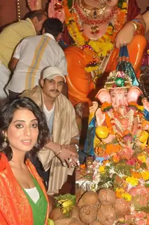 Mahie Gill and Jimmy Shergill paying devote to Lord Ganesha during the occasion of Ganesh Chaturthi