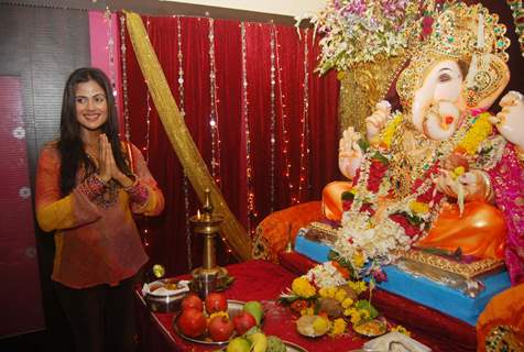 Nandini Singh celebrates Ganpati in Aroma building, Andheri West